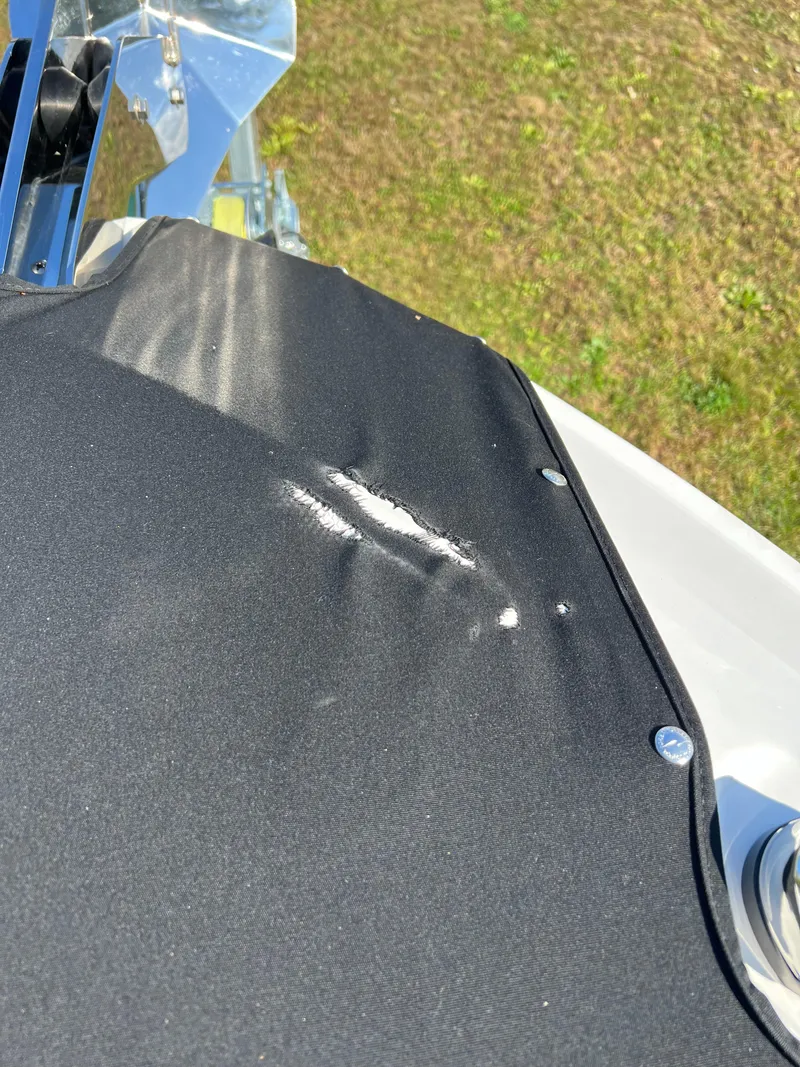 Slide: The Image of Damaged cover on 2022 Sea Ray SLX 250 boat. - 20