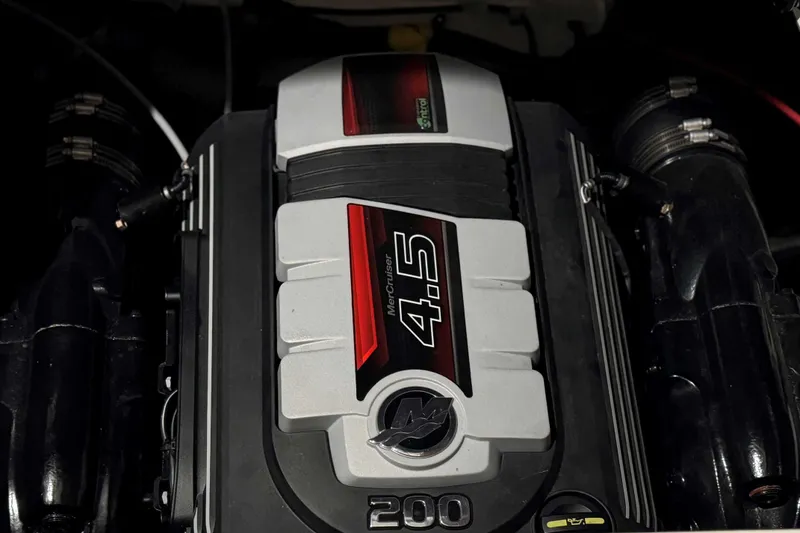 Slide: The Image of 2022 Sea Ray SPX 190 engine, featuring a 4.5L 200 horsepower design. - 6