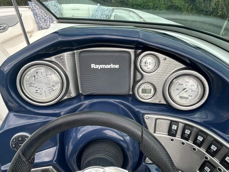 Slide: The Image of Dashboard of 2015 Rinker Captiva 276 BR boat with Raymarine navigation system. - 22