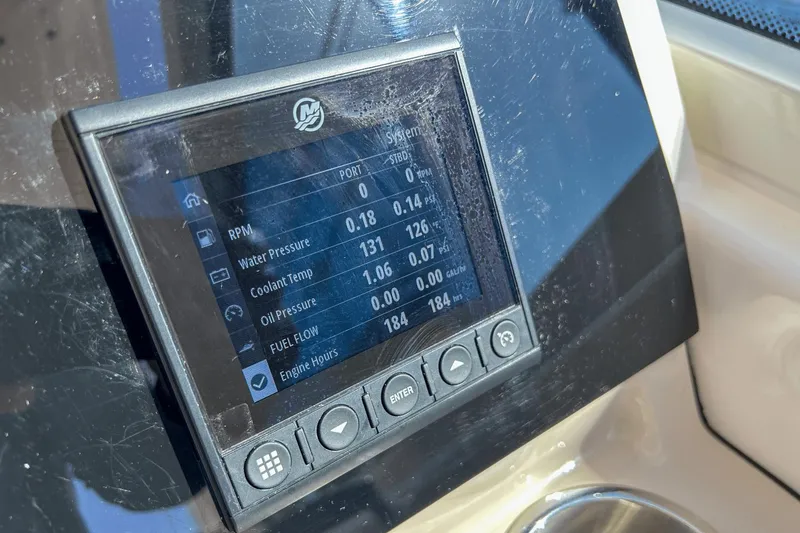 Slide: The Image of Boston Whaler 280 Vantage 2022 - 19