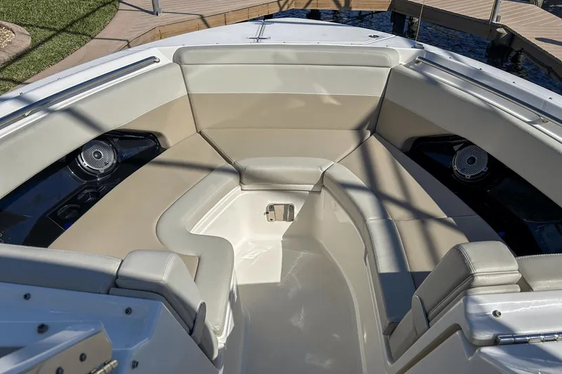 Slide: The Image of Boston Whaler 280 Vantage 2022 - 27