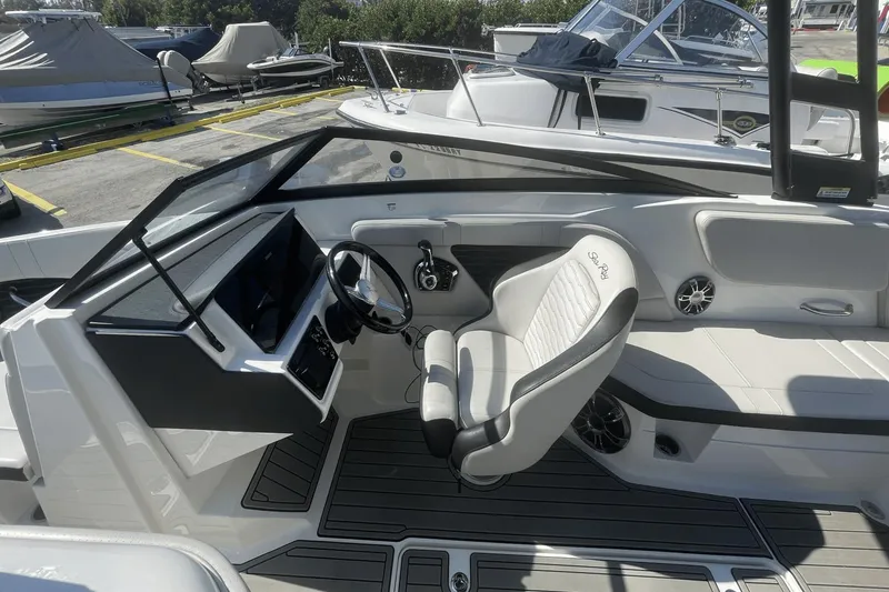 Slide: The Image of Sea Ray 23 SPX OB 2023 - 19