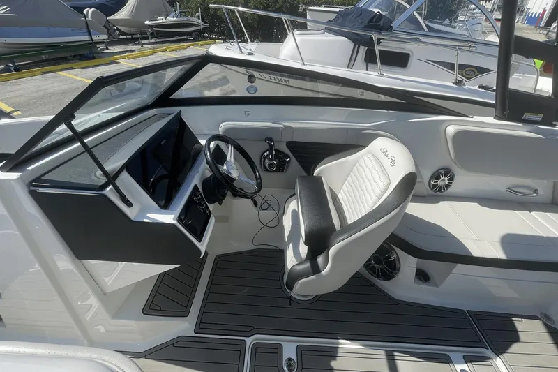Slide: The Image of Sea Ray 23 SPX OB 2023 - 20