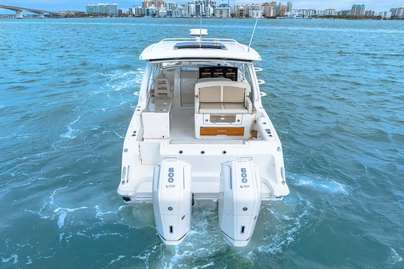 Slide: The Image of Boston Whaler 380 Realm 2023 - 11
