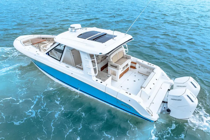 Slide: The Image of Boston Whaler 380 Realm 2023 - 14