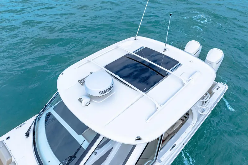 Slide: The Image of Boston Whaler 380 Realm 2023 - 15