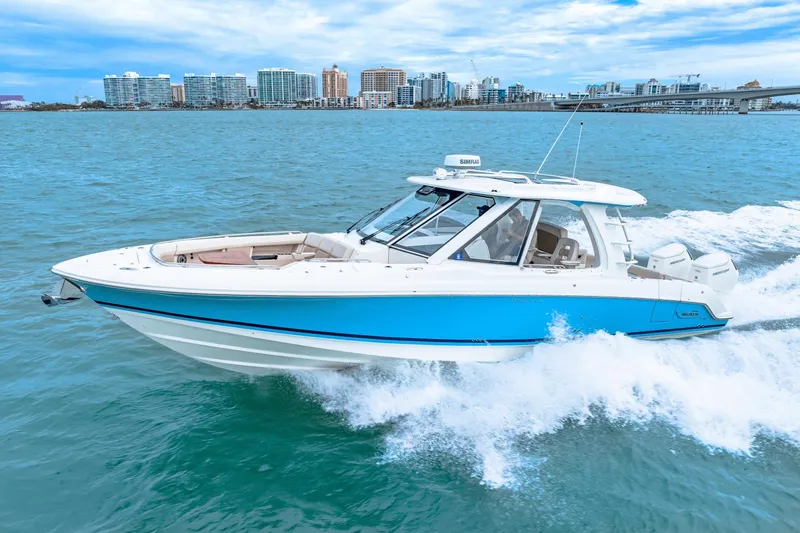 Slide: The Image of Boston Whaler 380 Realm 2023 - 21