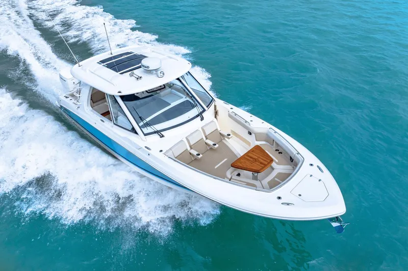 Slide: The Image of Boston Whaler 380 Realm 2023 - 31