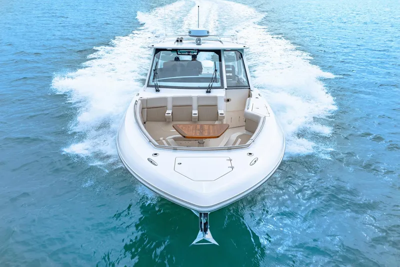 Slide: The Image of Boston Whaler 380 Realm 2023 - 34