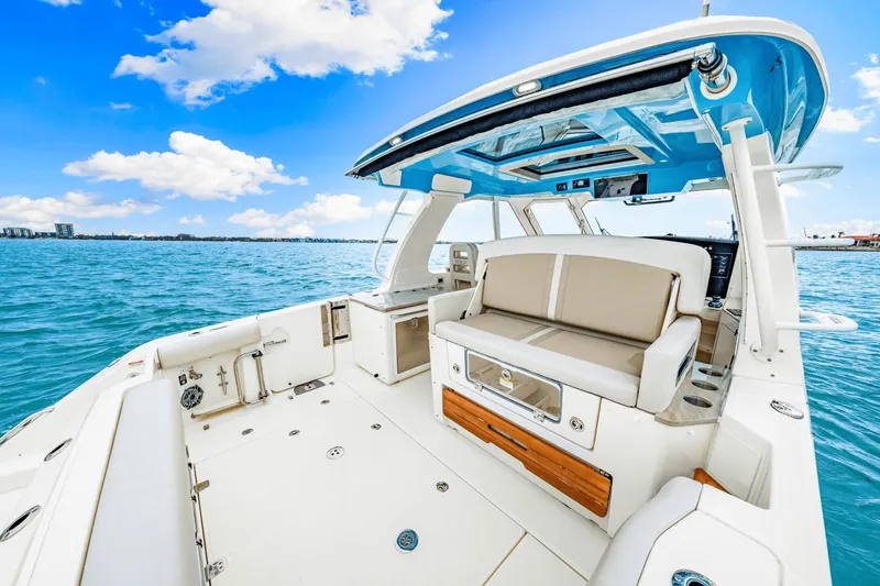Slide: The Image of Boston Whaler 380 Realm 2023 - 37