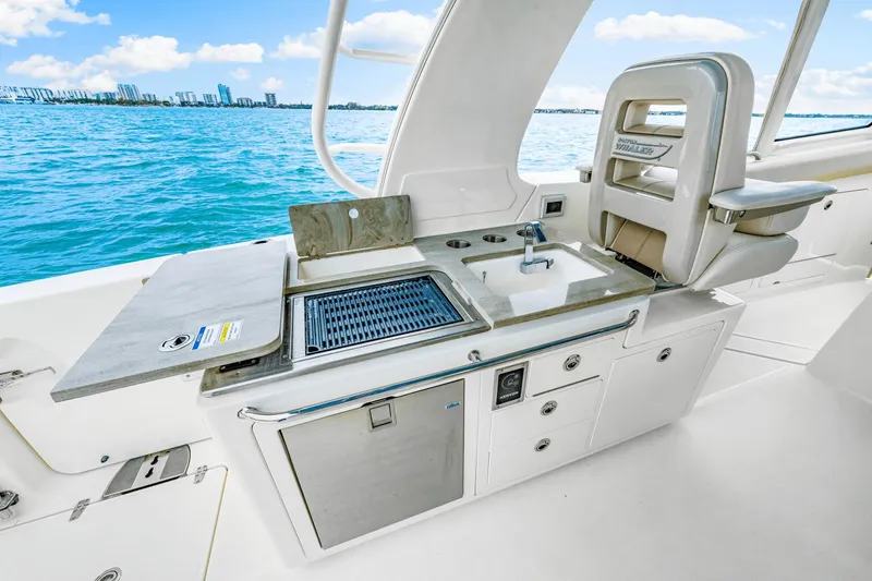 Slide: The Image of Boston Whaler 380 Realm 2023 - 43