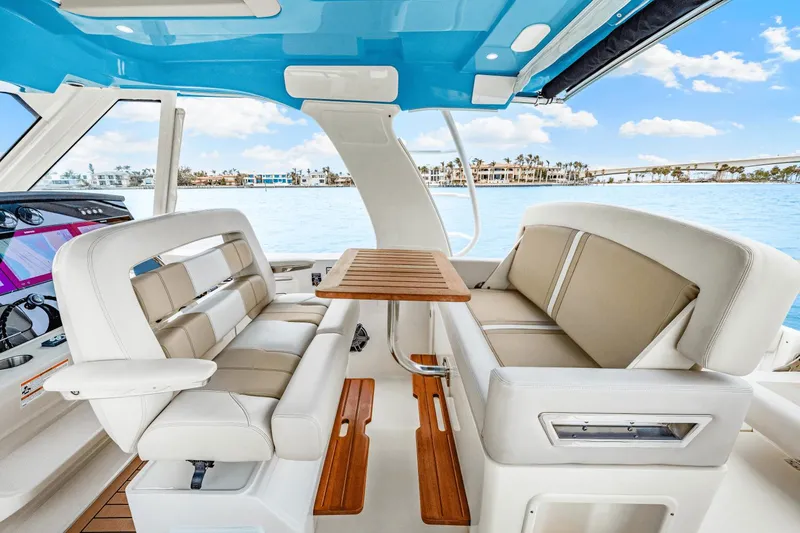 Slide: The Image of Boston Whaler 380 Realm 2023 - 44