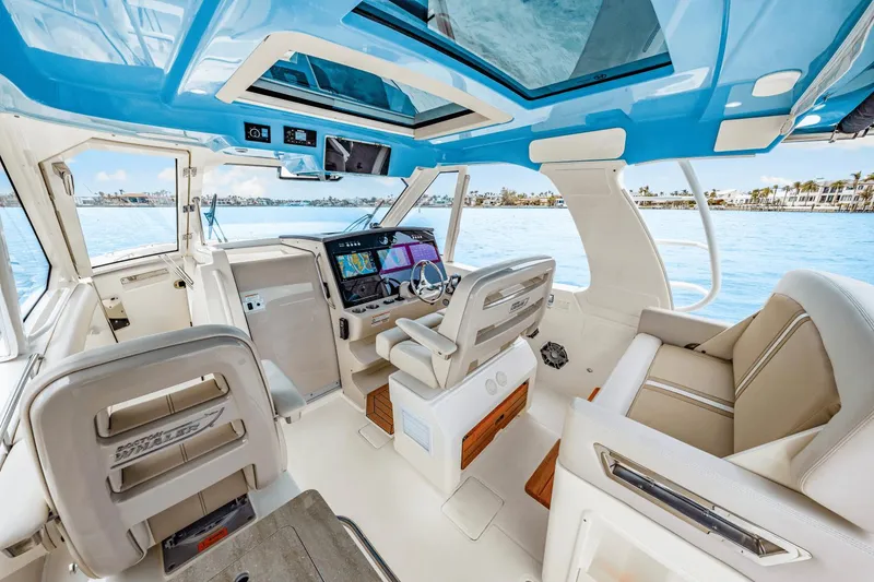 Slide: The Image of Boston Whaler 380 Realm 2023 - 46