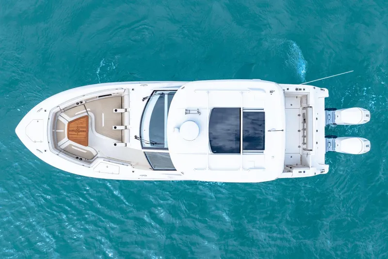 Slide: The Image of Boston Whaler 380 Realm 2023 - 5