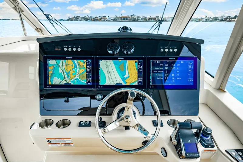 Slide: The Image of Boston Whaler 380 Realm 2023 - 50