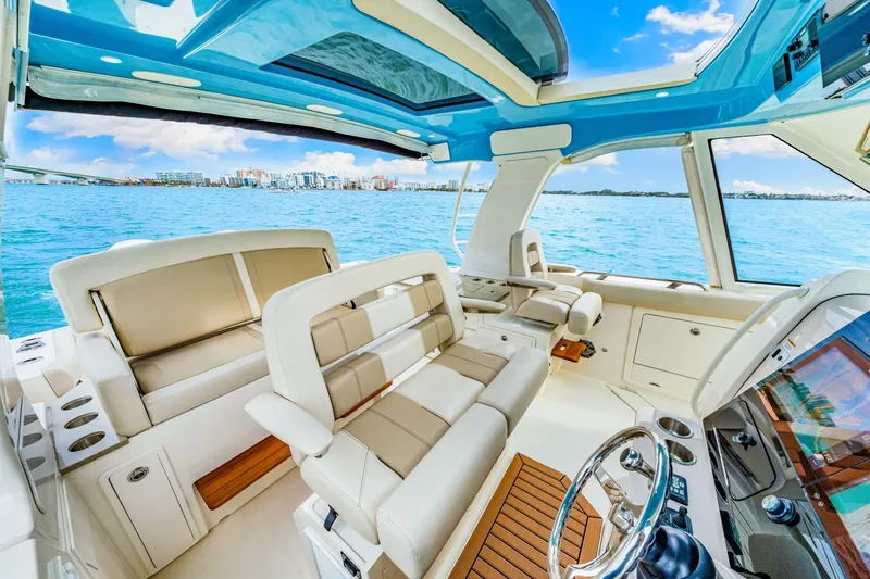 Slide: The Image of Boston Whaler 380 Realm 2023 - 51