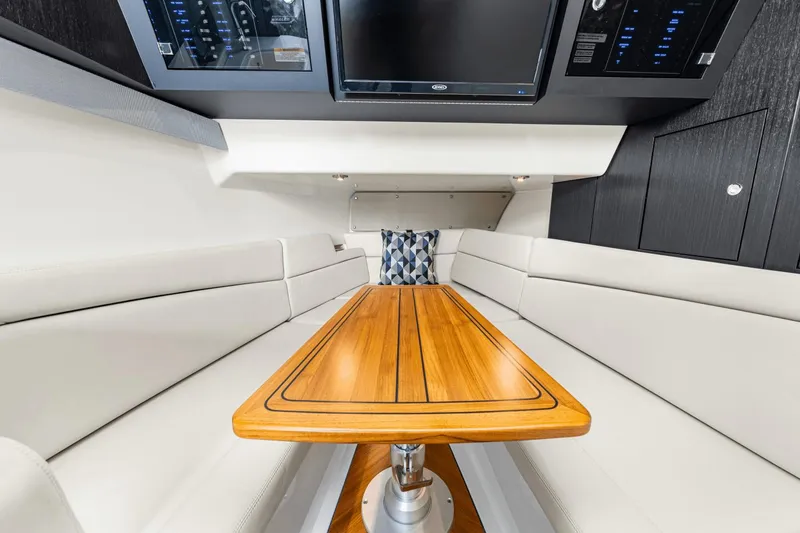 Slide: The Image of Boston Whaler 380 Realm 2023 - 61