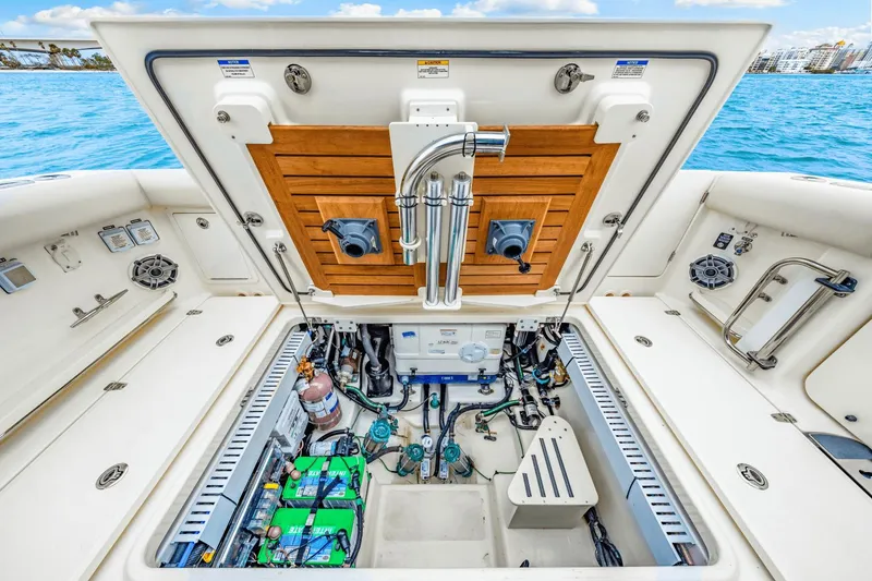 Slide: The Image of Boston Whaler 380 Realm 2023 - 66