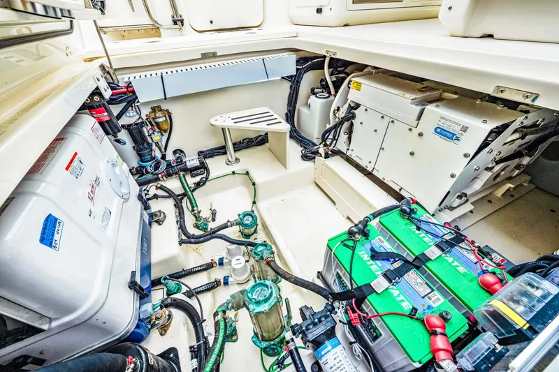 Slide: The Image of Boston Whaler 380 Realm 2023 - 68