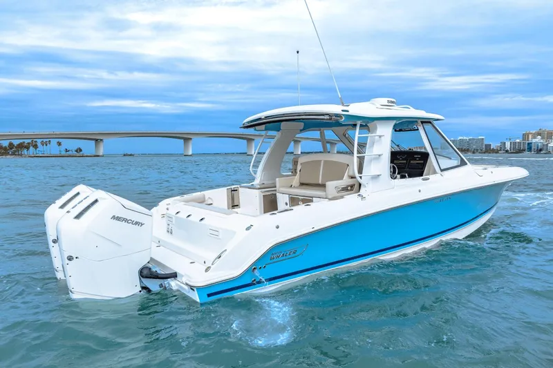 Slide: The Image of Boston Whaler 380 Realm 2023 - 8