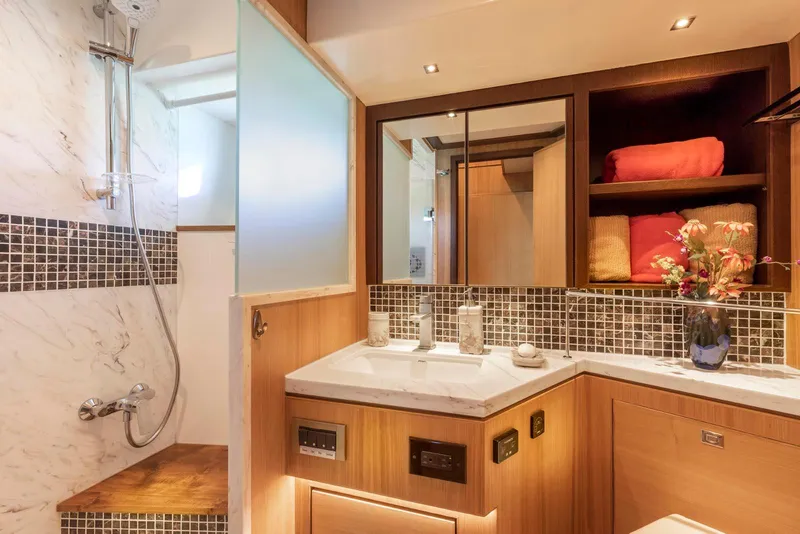 Slide: The Image of Guest/day head and shower - 24