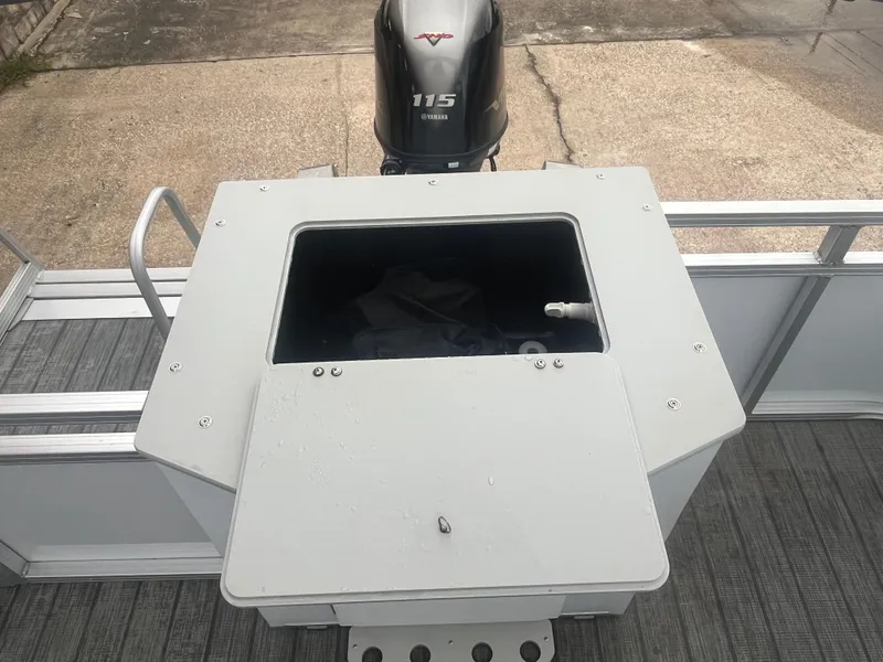 Slide: The Image of 2022 Avalon 2080 VENTURE FNC boat with Yamaha 115 engine, rear view. - 21