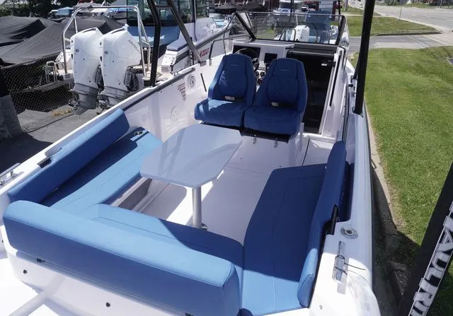 Slide: The Image of Axopar 25 Cross Top 2025 - 12