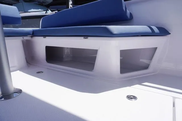 Slide: The Image of Axopar 25 Cross Top 2025 - 14