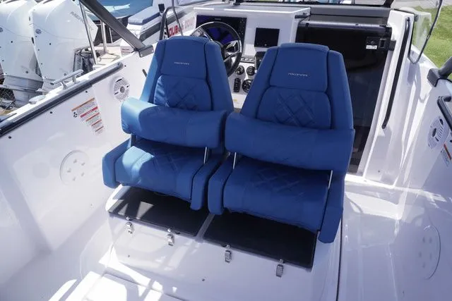 Slide: The Image of Axopar 25 Cross Top 2025 - 22