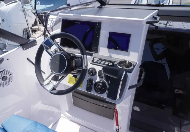 Slide: The Image of Axopar 25 Cross Top 2025 - 23