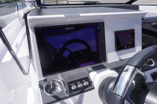 Slide: The Image of Axopar 25 Cross Top 2025 - 24