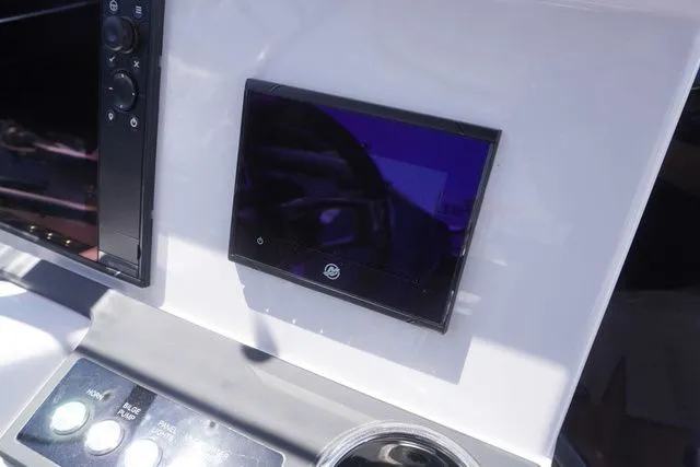 Slide: The Image of Axopar 25 Cross Top 2025 - 25