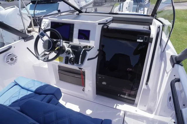 Slide: The Image of Axopar 25 Cross Top 2025 - 29