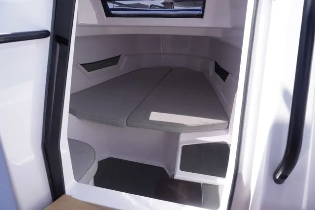 Slide: The Image of Axopar 25 Cross Top 2025 - 30