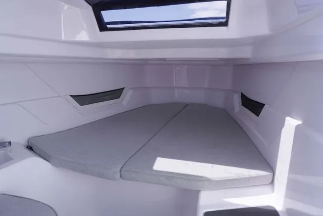 Slide: The Image of Axopar 25 Cross Top 2025 - 31