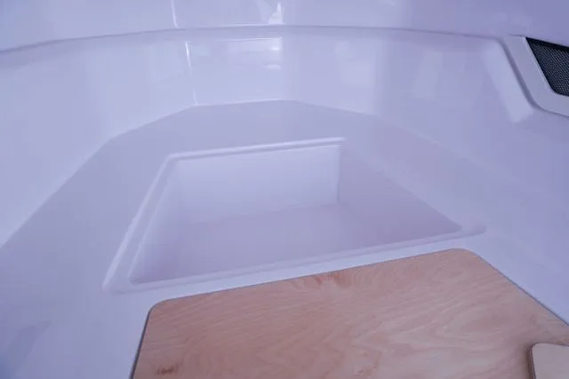 Slide: The Image of Axopar 25 Cross Top 2025 - 34