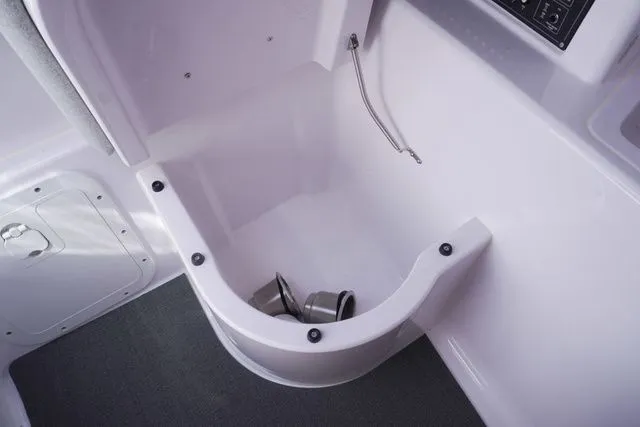 Slide: The Image of Axopar 25 Cross Top 2025 - 38