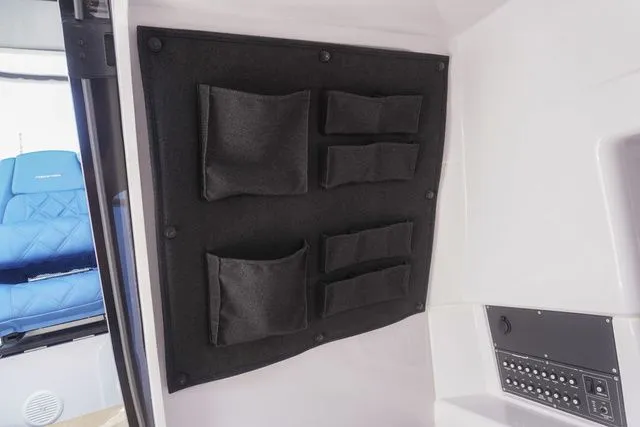 Slide: The Image of Axopar 25 Cross Top 2025 - 40