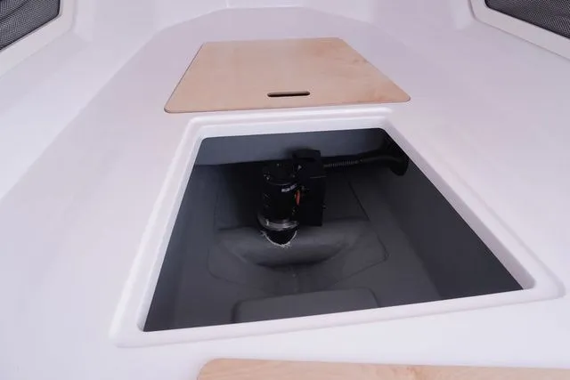 Slide: The Image of Axopar 25 Cross Top 2025 - 41