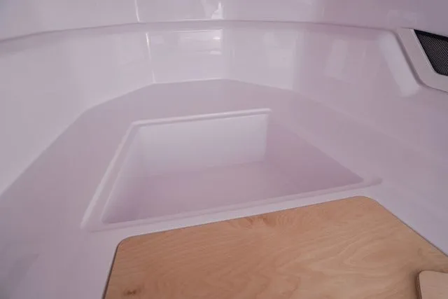 Slide: The Image of Axopar 25 Cross Top 2025 - 42