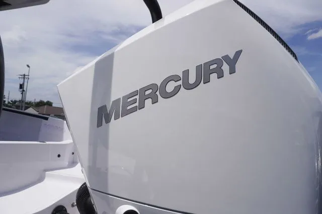 Slide: The Image of Axopar 25 Cross Top 2025 - 6