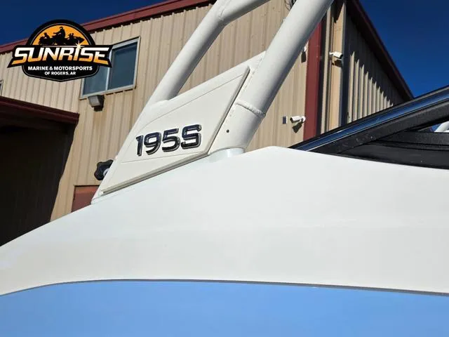 Slide: The Image of 2025 Yamaha Boats 195S at Sunrise Marine & Motorsports, Rogers, AR. - 21