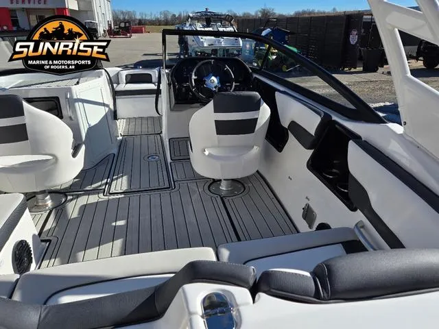 Slide: The Image of 2025 Yamaha Boats 195S, sleek white design, side view. - 4