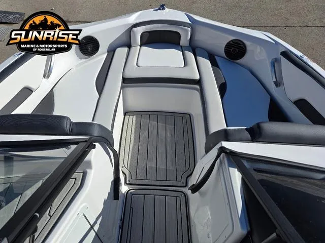 Slide: The Image of 2025 Yamaha Boats 195S docked near diners enjoying a meal by the lake. - 6