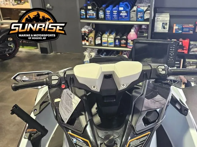 Slide: The Image of Kawasaki Jet Ski Ultra 160 2025 - 5