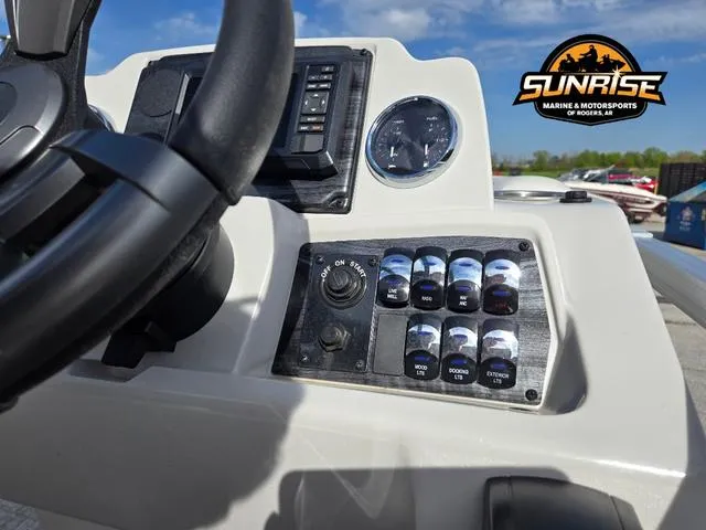 Slide: The Image of Control panel of 2025 Avalon 21' Venture 85 Platinum Rear Fish boat. - 11