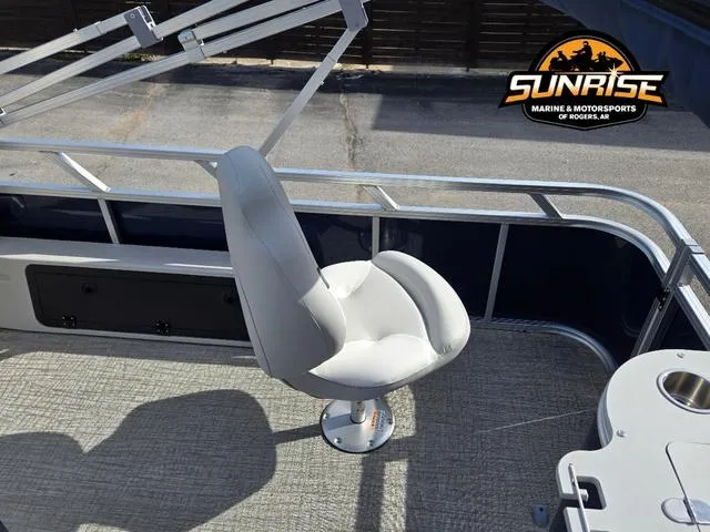 Slide: The Image of 2025 Avalon 21' Venture 85 Platinum Rear Fish boat with swivel chair and railing. - 16