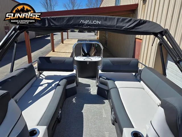 Slide: The Image of Avalon 25' CATALINA PLATINUM QUAD LOUNGER SHIFT 2025 - 11