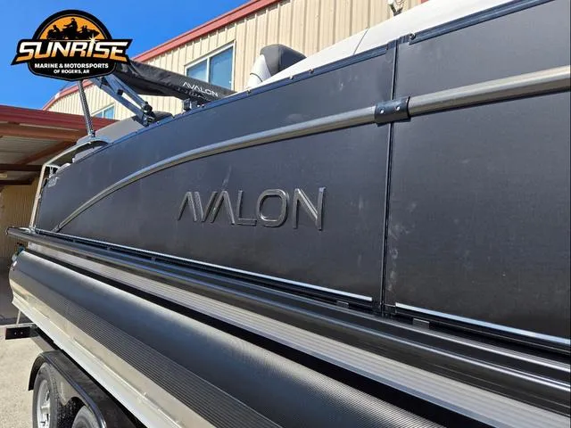 Slide: The Image of Avalon 25' CATALINA PLATINUM QUAD LOUNGER SHIFT 2025 - 14