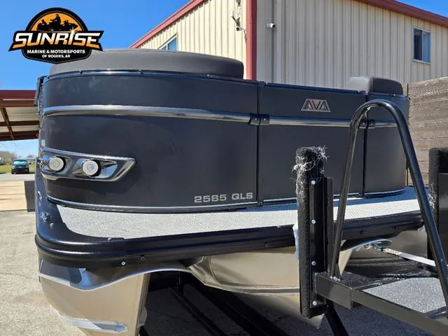 Slide: The Image of Avalon 25' CATALINA PLATINUM QUAD LOUNGER SHIFT 2025 - 28